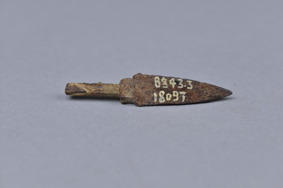 汉短铤三棱锥形铁箭镞