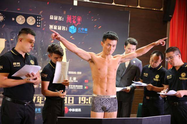 刘响明,男,绰号"响雷神剑",中国自由搏击名将,武林风65公斤级中国勇士