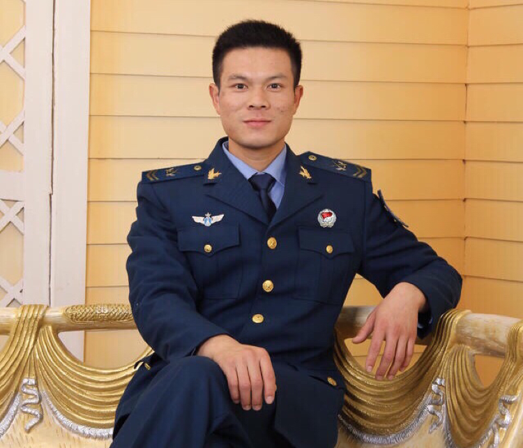 ="go1556alqe">彭流萍,退役军人,喜戈壁,荒漠,1987年09月生于江西大余