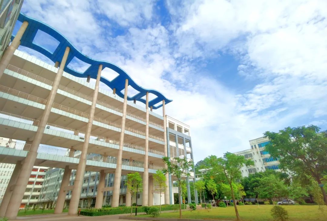 防城港市高级中学