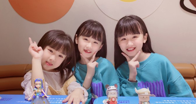  p data-id="gnbqfcyxn8">一一丫丫,女,真名:薛芷诺和薛芷言(双胞胎)