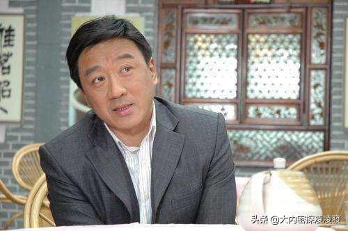 戏红人不红的丁勇岱：因为演得太像白宝山，险些挨枪子儿_百科TA说