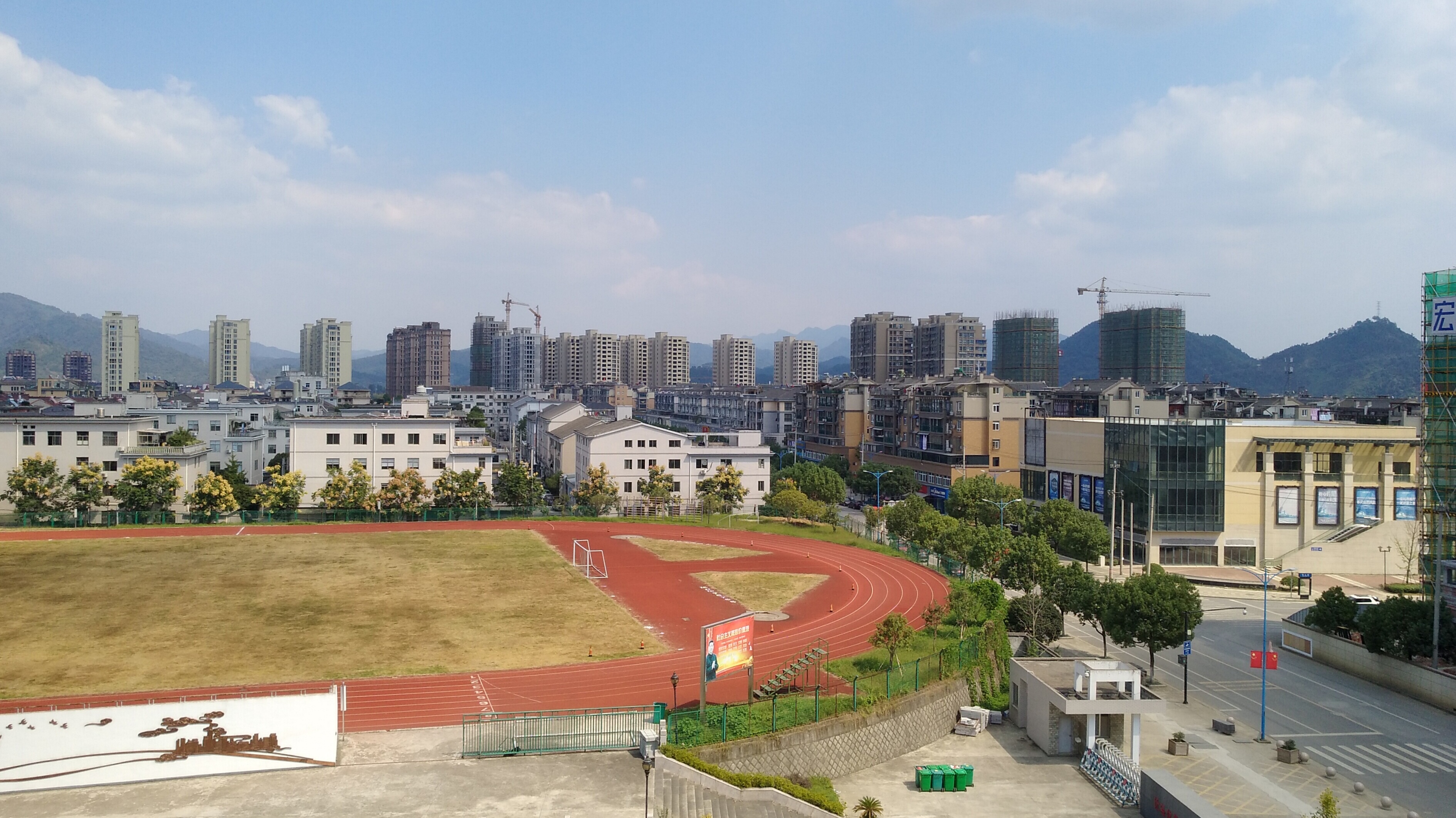  p>浙江省桐庐分水高级中学(fenshui high school)坐落在千年古城