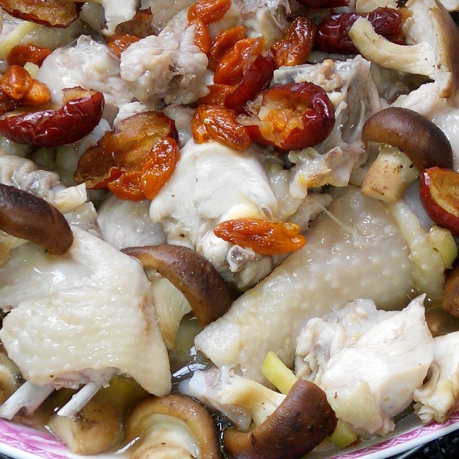 蘑菇蒸鸡肉