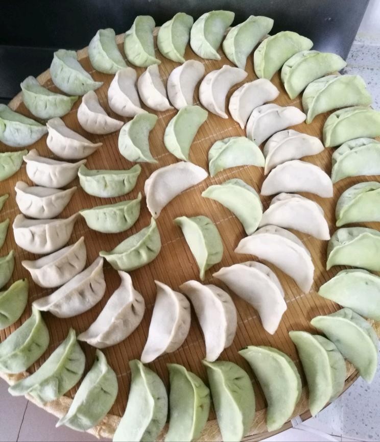  p>饺子(dumpling)源于中国古代的角子,原名"娇耳",汉族传统面食,距今