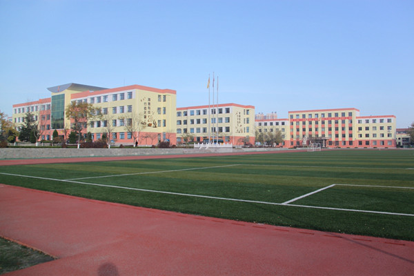  p>文登区初级实验中学是文登区教育局直属学校,创建于1994年9月.