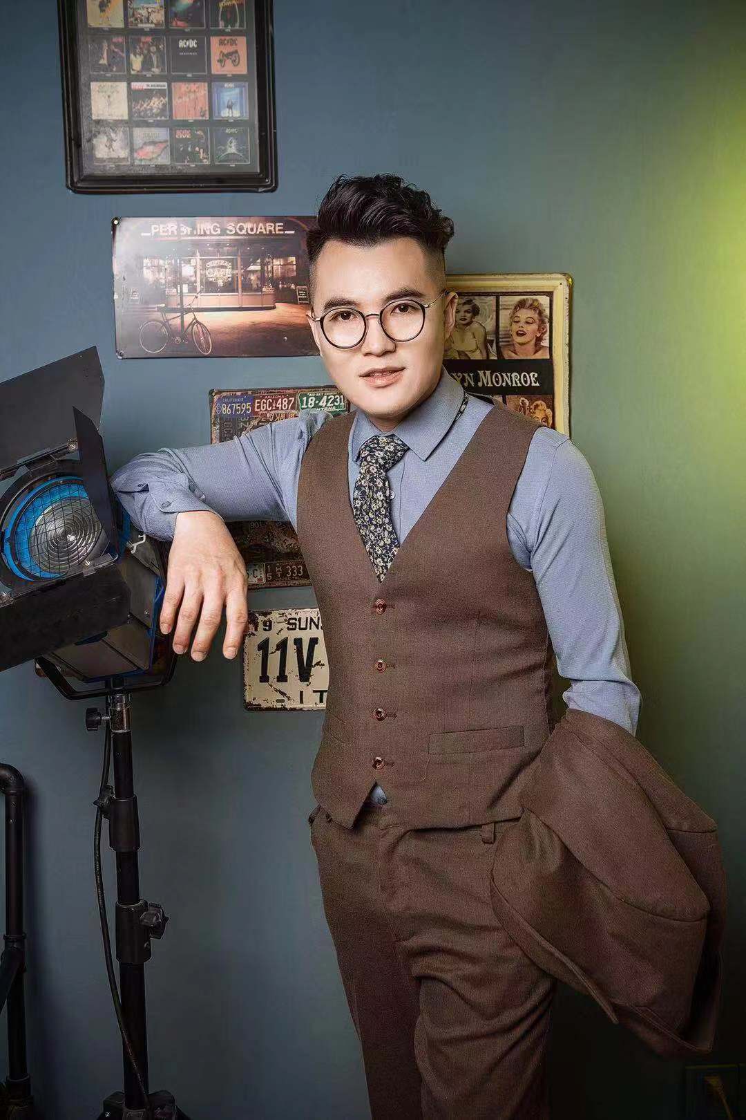  p>王涛"功夫主持人",毕业于 a target="_blank" href="/item/上海