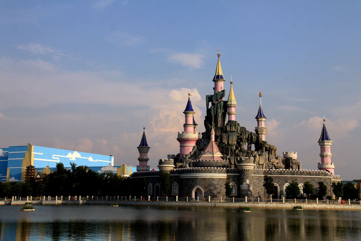  p>芜湖方特梦幻王国坐落于 a target="_blank" href="/item/安徽省