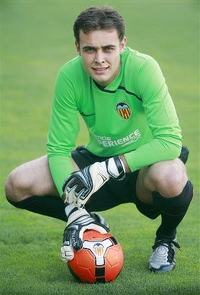  p>雷南·布里托·苏亚雷斯,1989年1月24日出生于维亚马奥,身高186