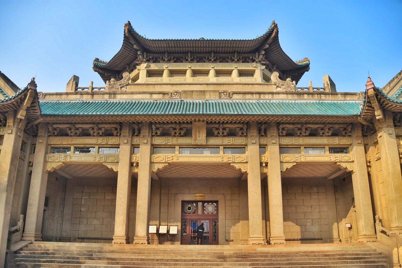 武汉大学