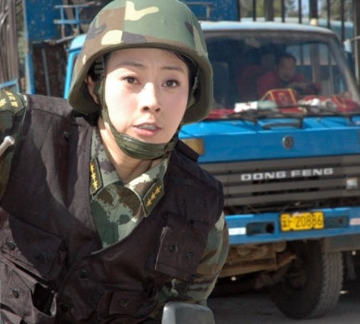 《英雄荣耀》是在南方电视影视频道播出的悬疑剧和 a target="_blank"