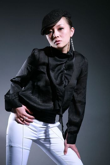  p data-id="gnwzcb9487">朱妍,内地女歌手.