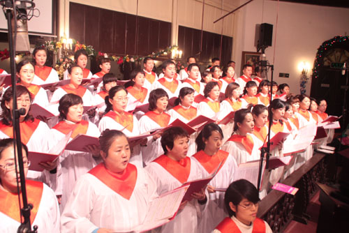 gnx7n7brbw">圣诗班是赞美神的演唱团契,是圣洁的团契,由教会统一组织