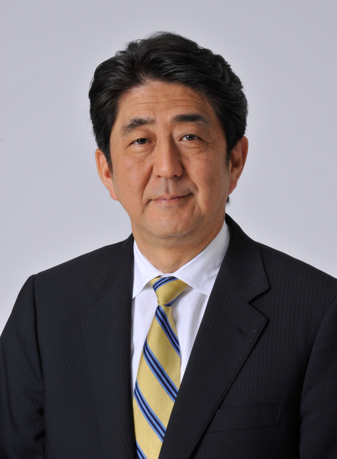 しんぞう,1954年9月21日—),日本政治家,日本第90代,第96-98代首相( a
