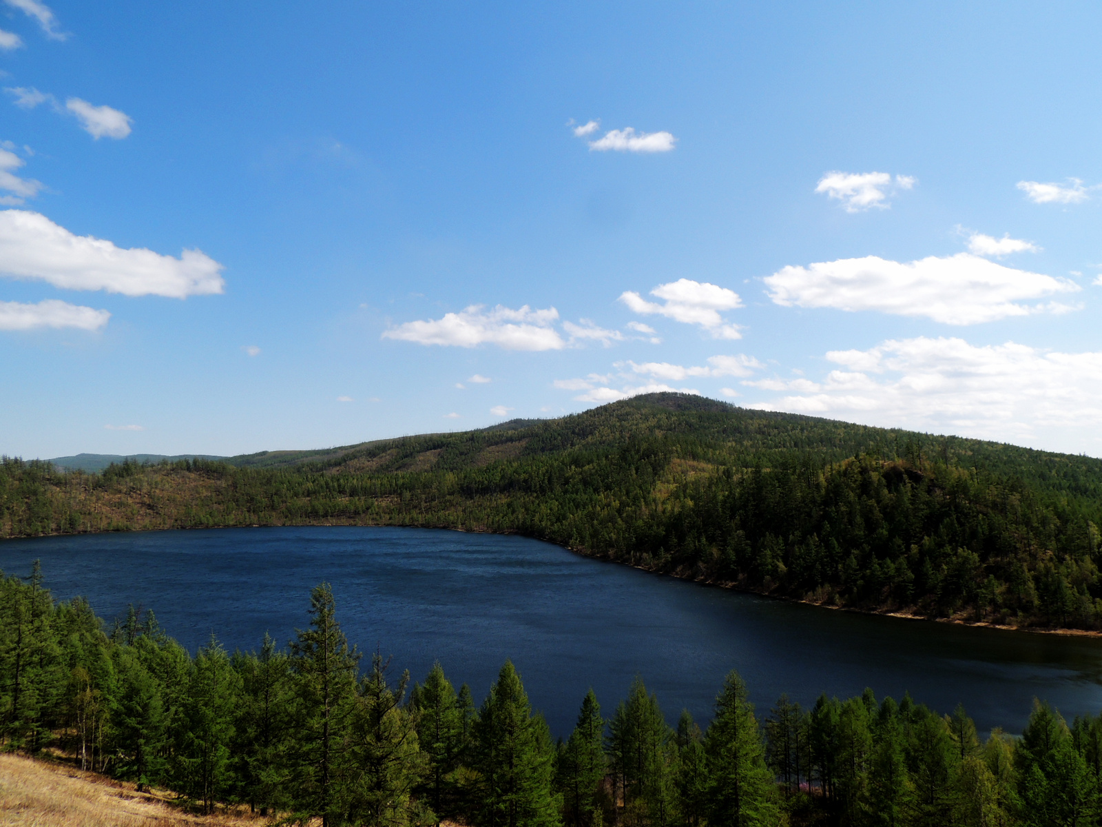  p>驼峰岭天池,是 a href="#" data-lemmaid="1389001">阿尔山 /a>