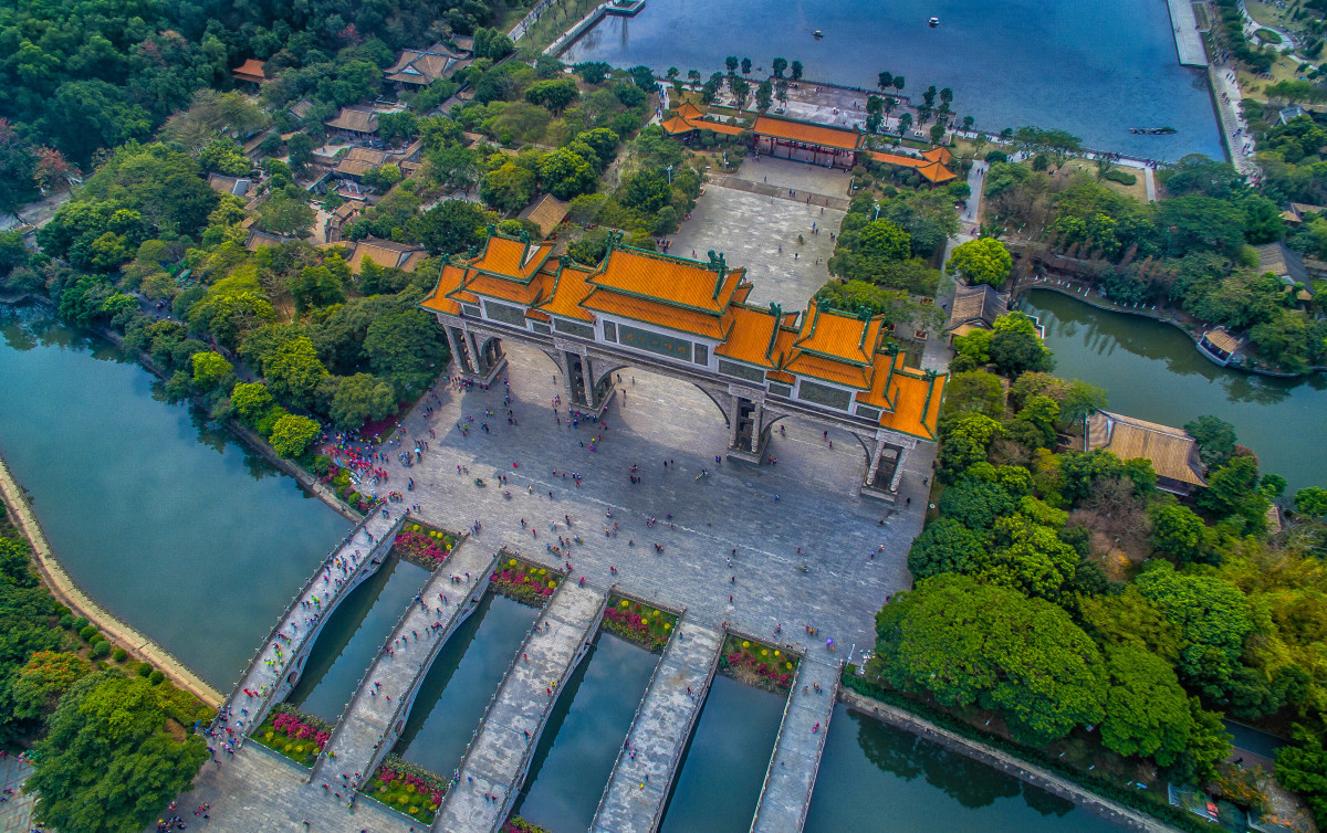  p data-id="gnwnbj6ecd">顺峰山公园, a target="_blank" href="