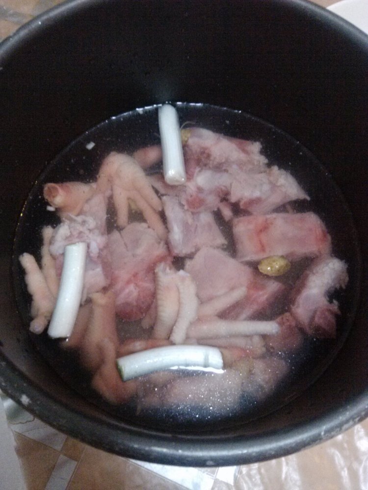 鸡脚排骨汤