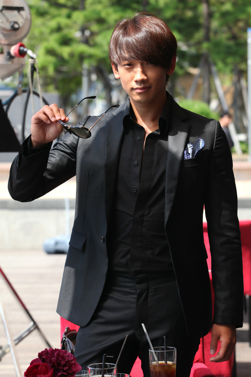  p>郑智薰(rain),1982年6月25日出生于韩国首尔,韩国流行男歌手,演员