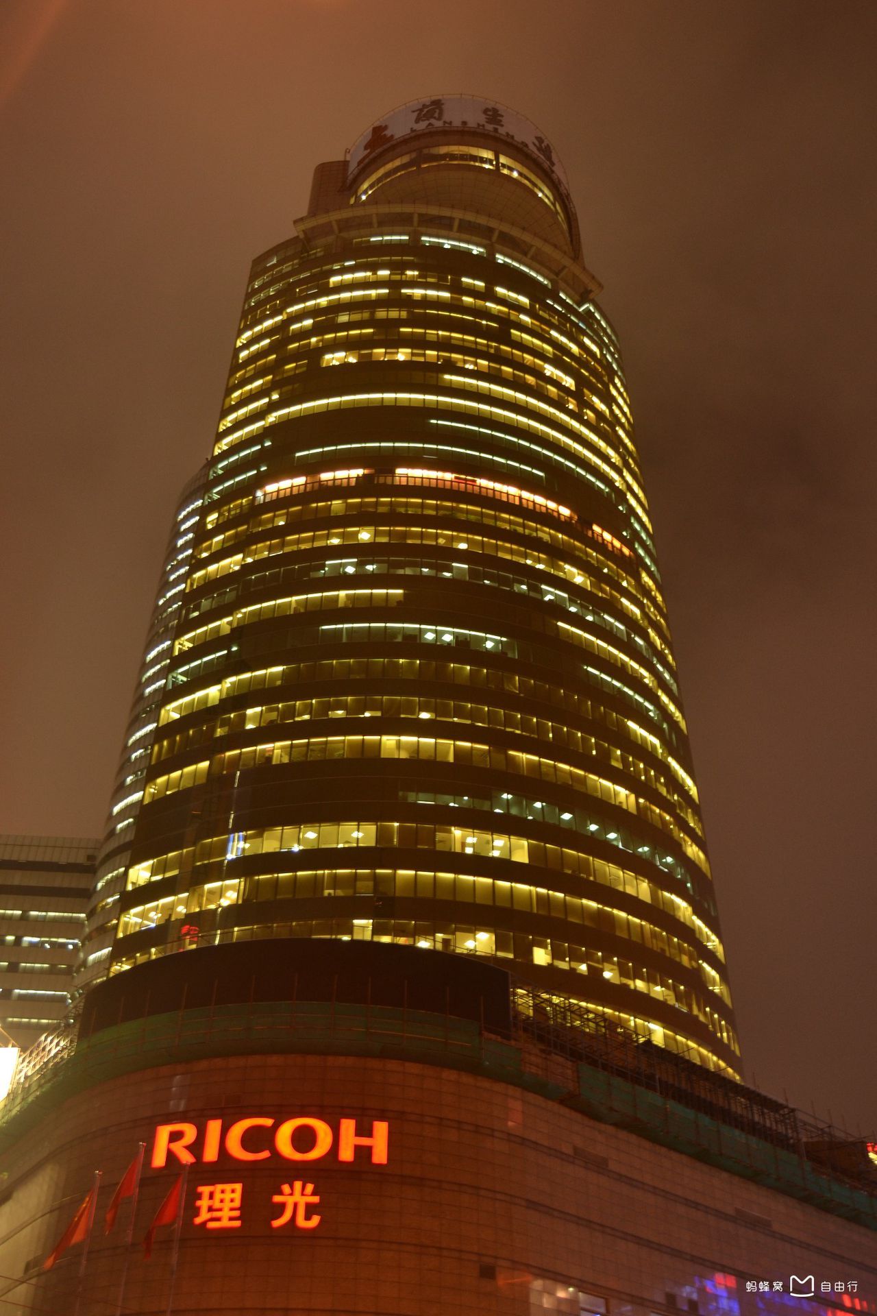  p data-id="gnx0vewuts">淮海路位于上海市中心 a target="_blank"