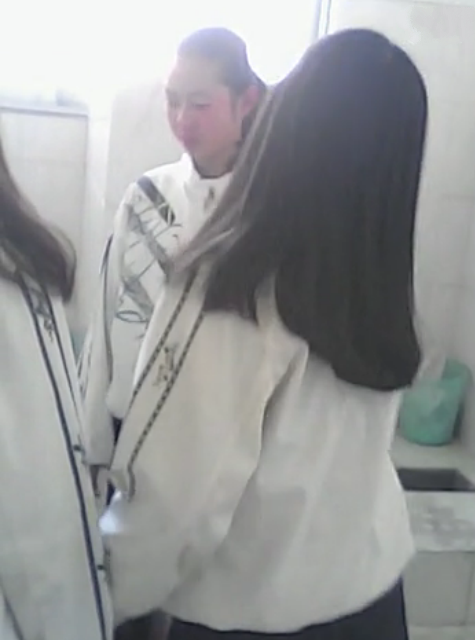 女生被同学轮扇耳光事件