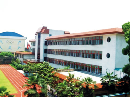 lemmaid="2094111">株洲市 /a>茨菇塘职工子弟小学在暑假期间筹建,于