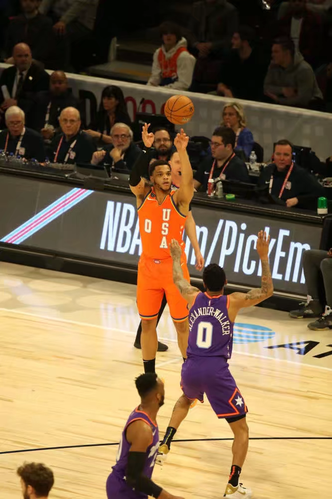  p>迈尔斯·布里奇斯(miles bridges),1998年3月21日出生于美国 a