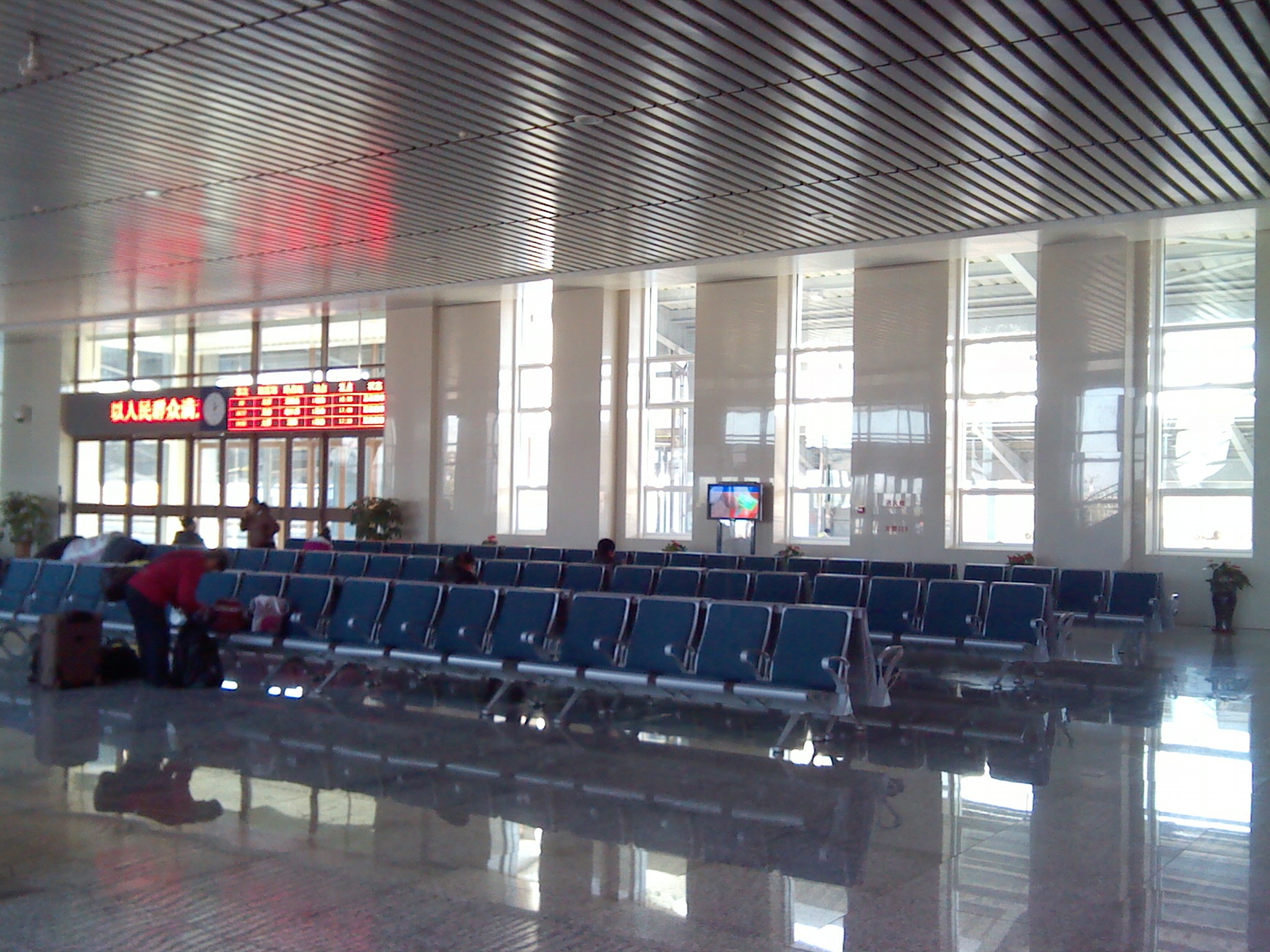  p>锦州南站(jinzhounan railway station)位于中国辽宁省锦州市太和