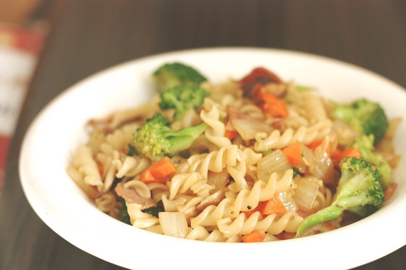 培根杂蔬炒螺旋粉