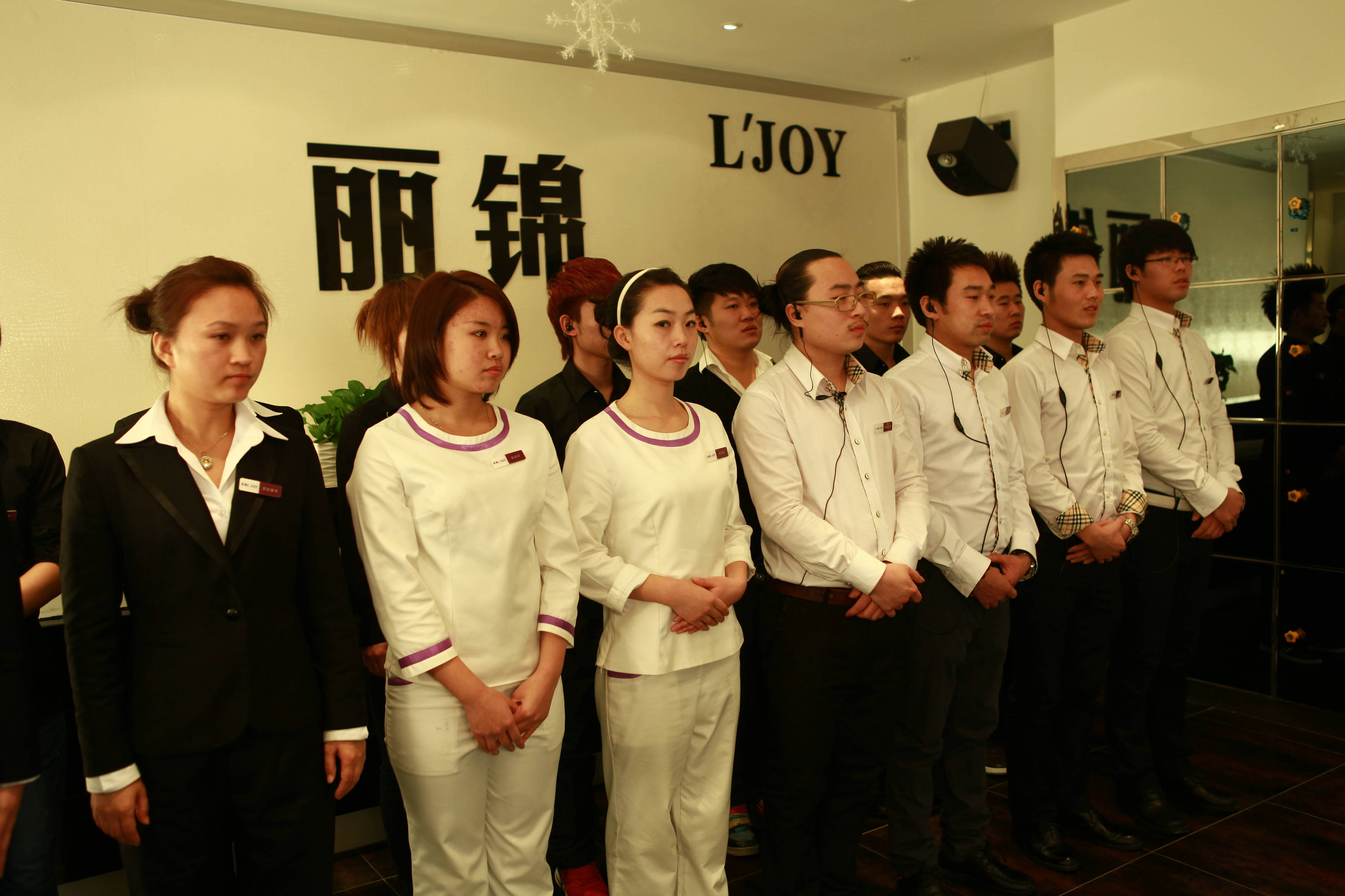  p>丽锦是一家美发,美容,养生,美体和妆典为一体大型专业连锁机构.