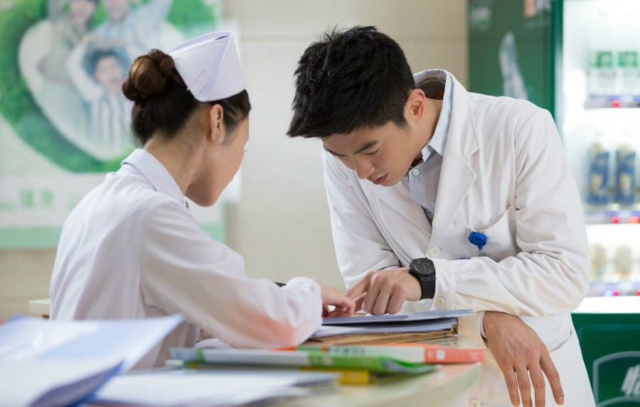  p>《青年医生》(the young doctor)是由北京鑫宝源影视投资有限公司