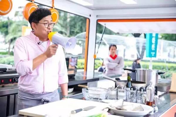 《美食大篷车》是一档全外景美食探寻类电视节目,通过展现中华美食