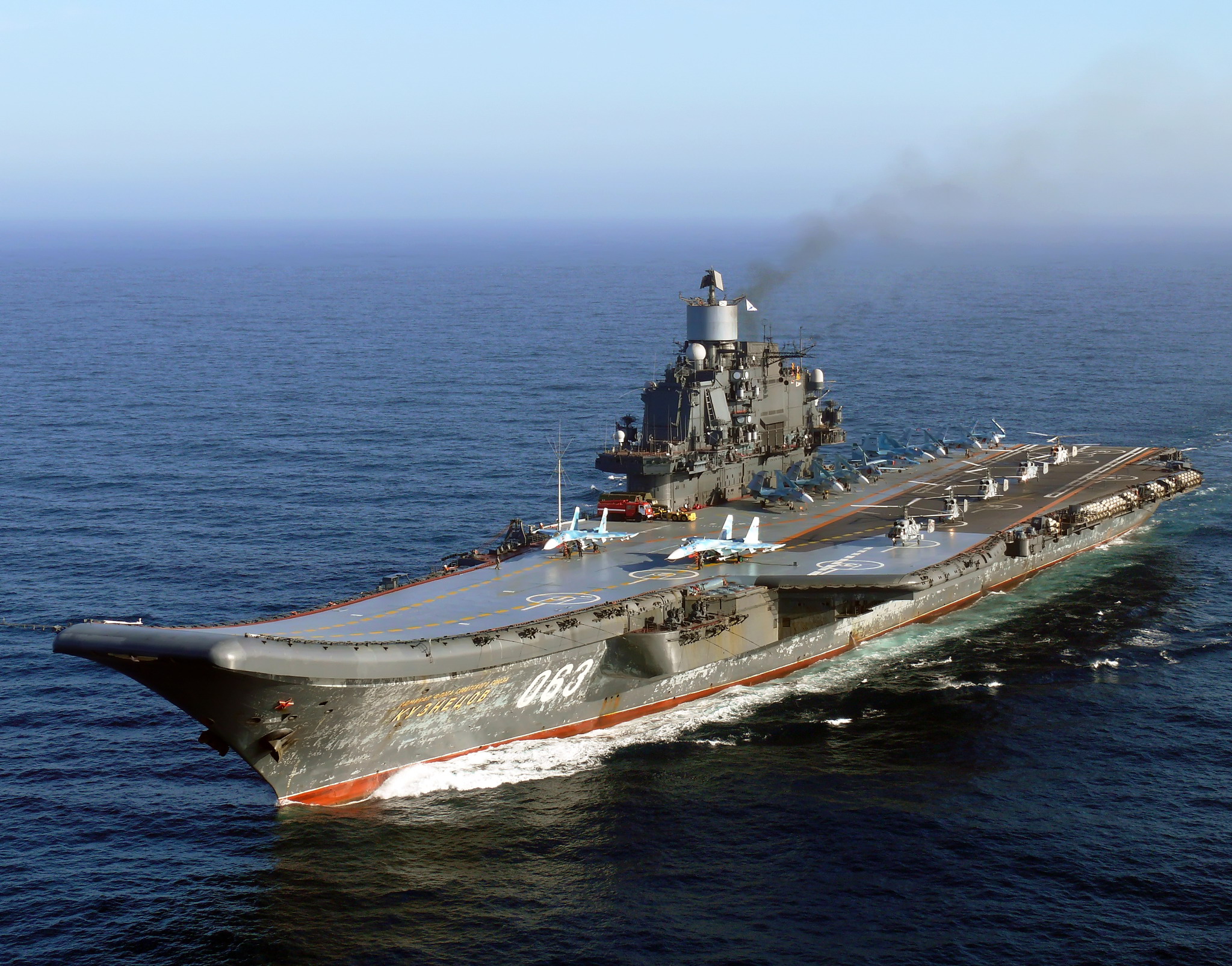 "库兹涅佐夫海军上将"号