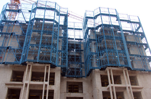  p>附着式升降脚手架设备是本世纪初快速发展起来的新型脚手架技术,对