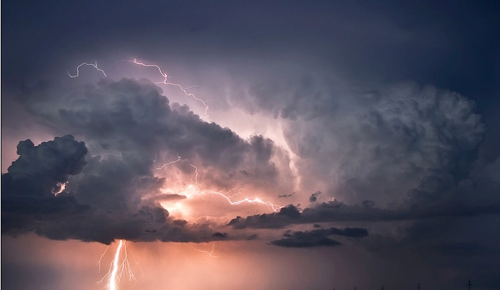  p>积雨云也叫雷暴云,是 a target="_blank" href="/item/积状云