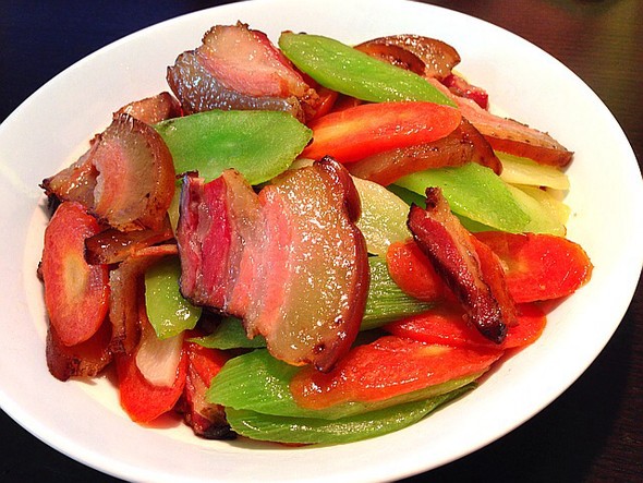 腊肉炒胡萝卜