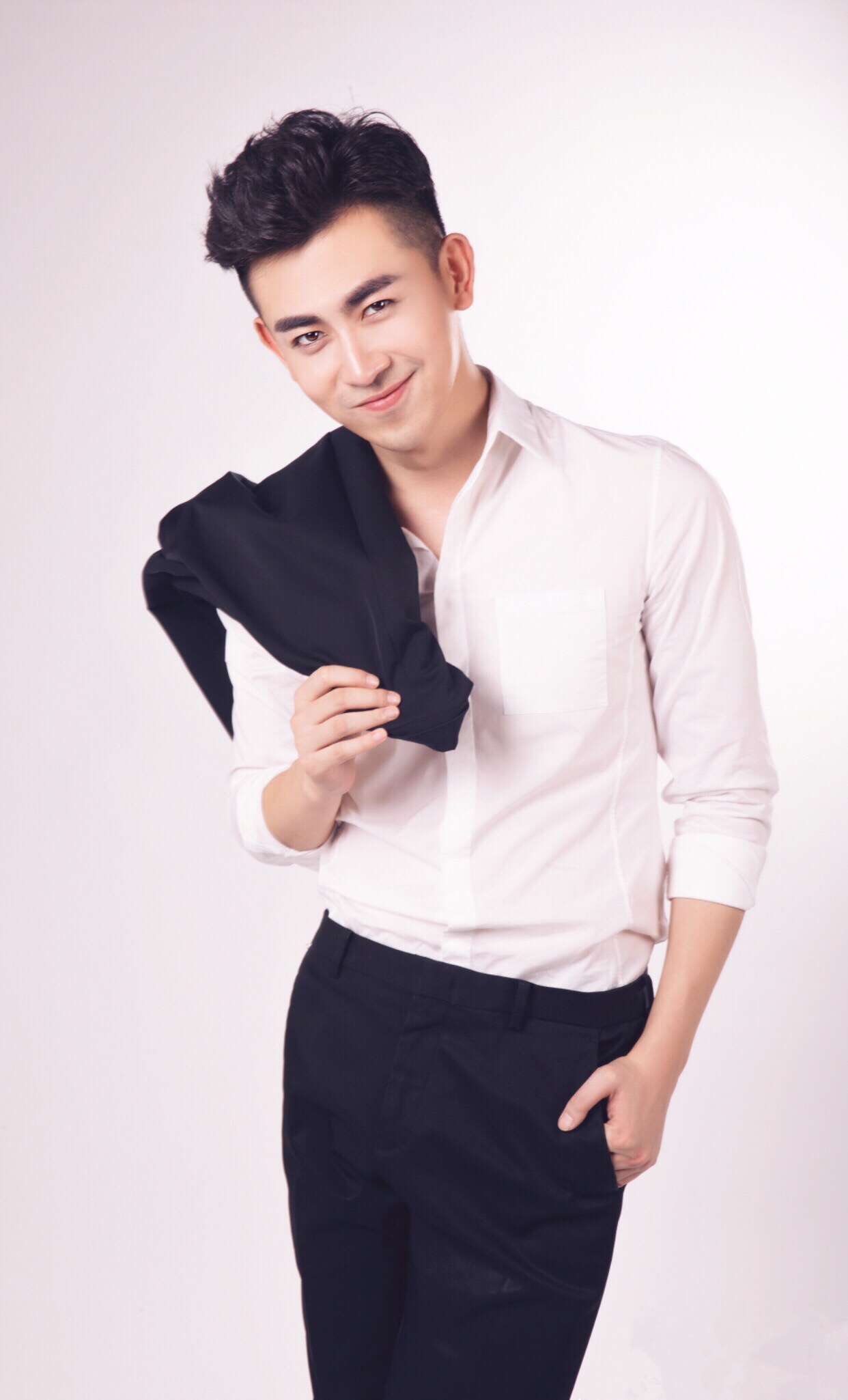  p>郎鹏,出生于吉林省延边朝鲜族自治州珲春市,毕业于 a target="