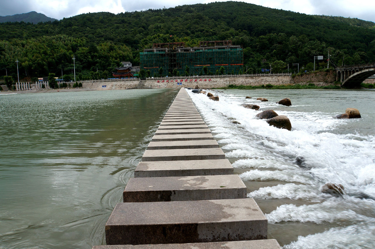 黄金溪位于浙江省温州市 a target="_blank" href="/item/乐清市芙蓉