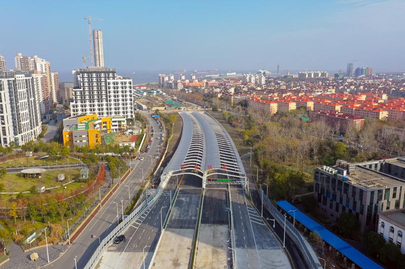 tunnel),是中国上海市境内的过江隧道,是上海市域郊环线和沿江沿海大