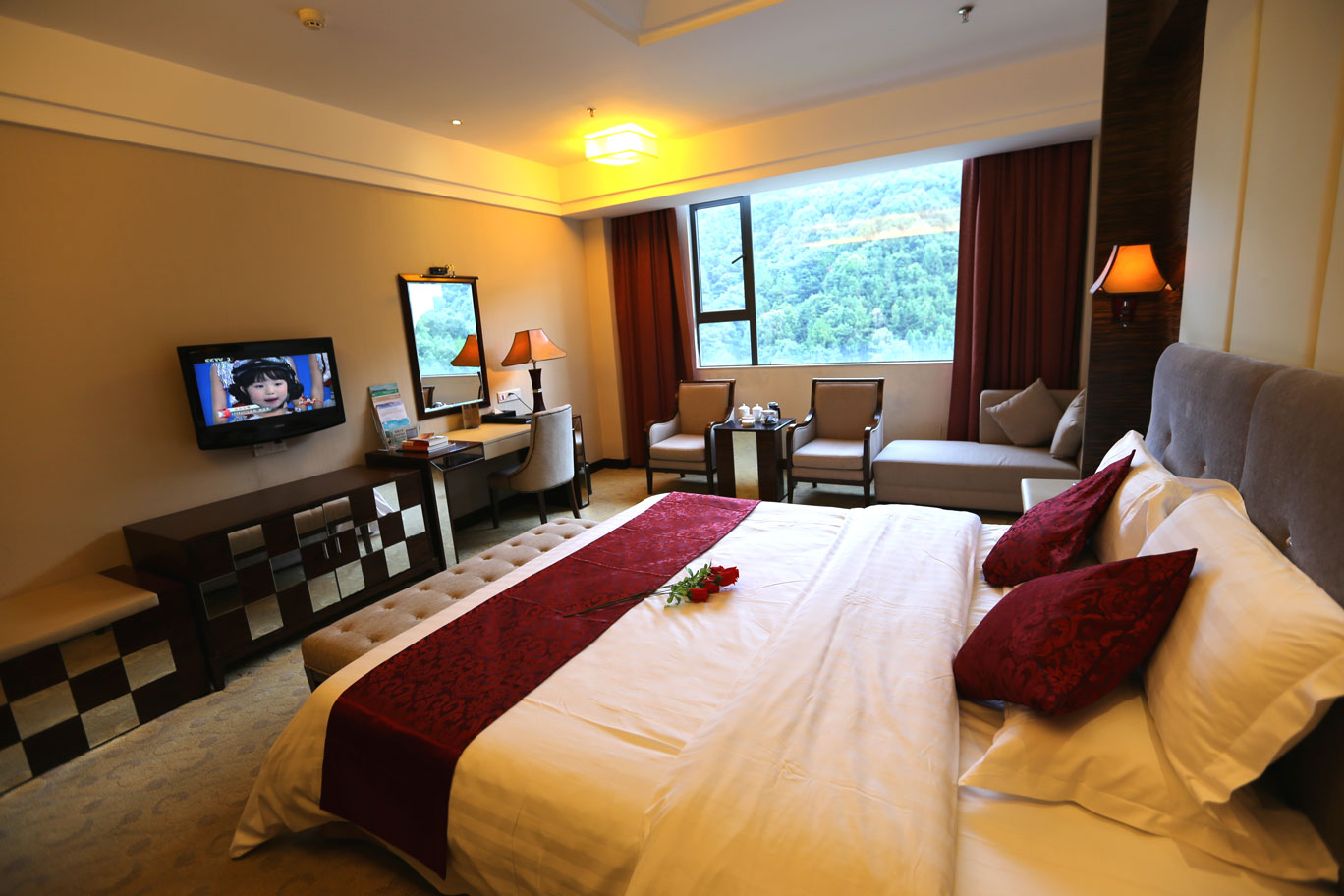  p>新丰云天海温泉度假村位于广东新丰县梅坑镇利坑角,占地4800亩.