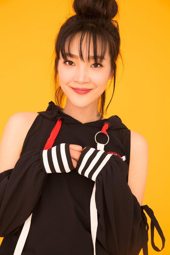  p>何杜娟,1990年4月1日出生于广东省河源市连平县,中国内地女演员