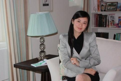 姜丰：她曾是央视主持人，事业巅峰时却远嫁欧洲_百科TA说