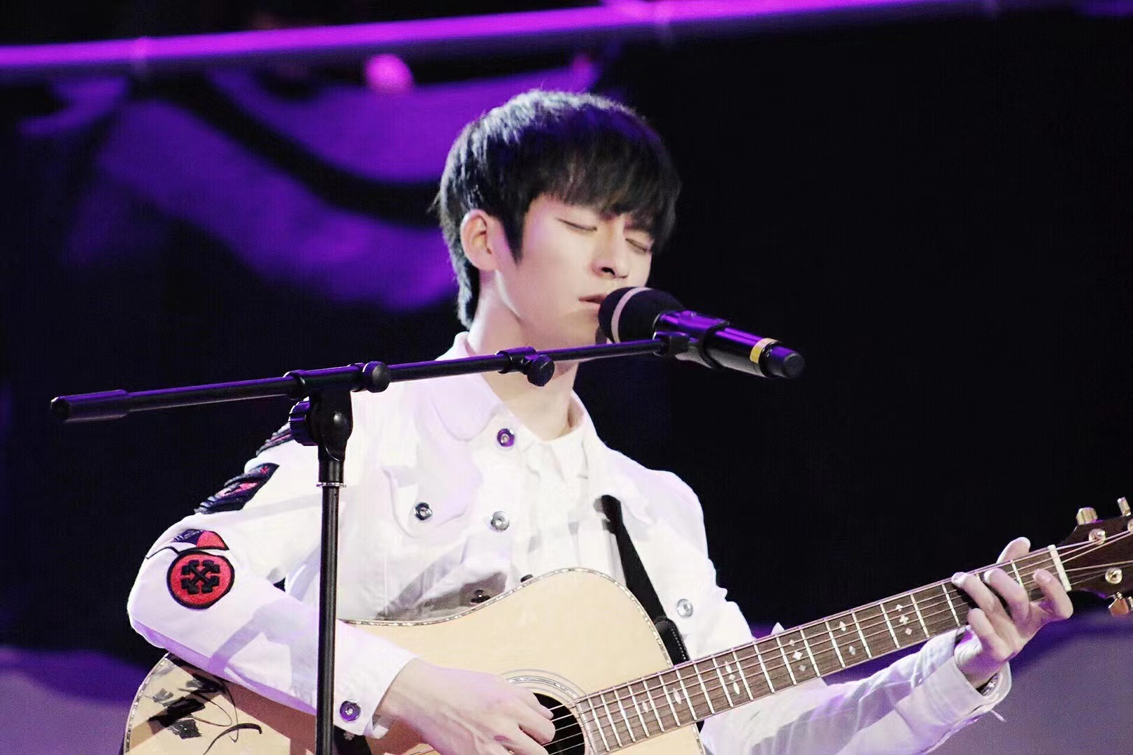  p>秦深,1994年4月1日出生于湖南湘西,星海音乐学