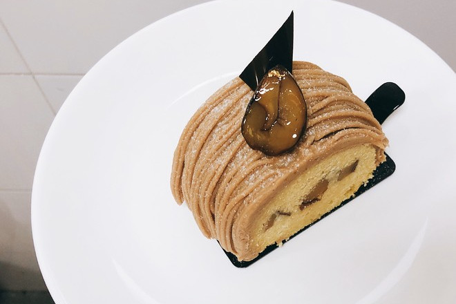  p>栗子蛋糕是用蛋白球, a href="#" data-lemmaid="4914089">栗子酱 