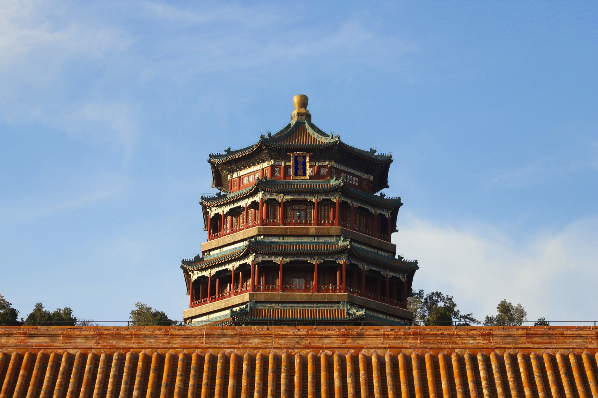 是一种泛称,特指江西南昌滕王阁,山东蓬莱阁,万寿山佛香阁,万古玉皇阁