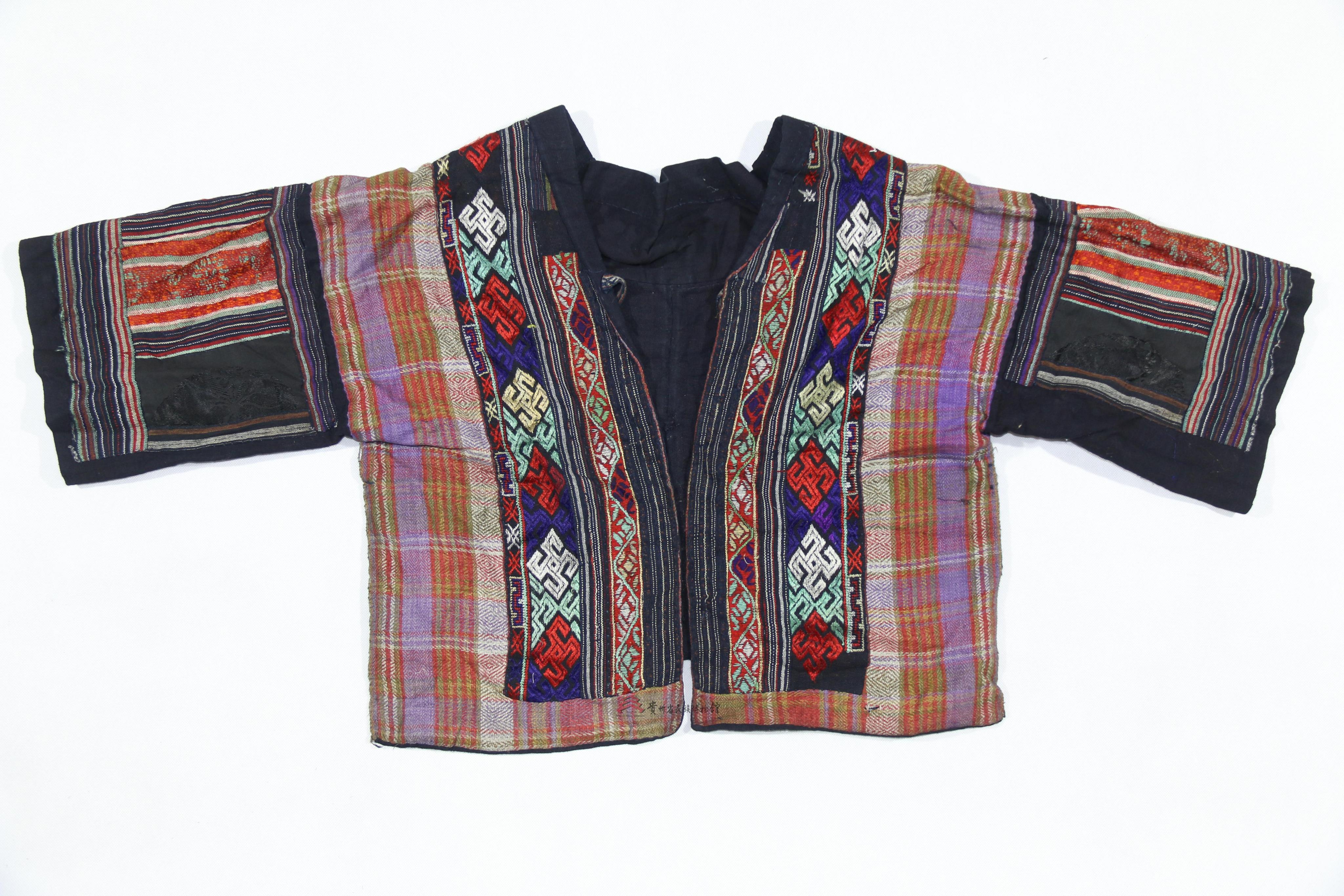 民国雷山苗族织锦几何纹对襟女上衣