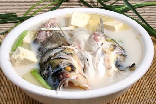 川芎白芷天麻鱼头汤