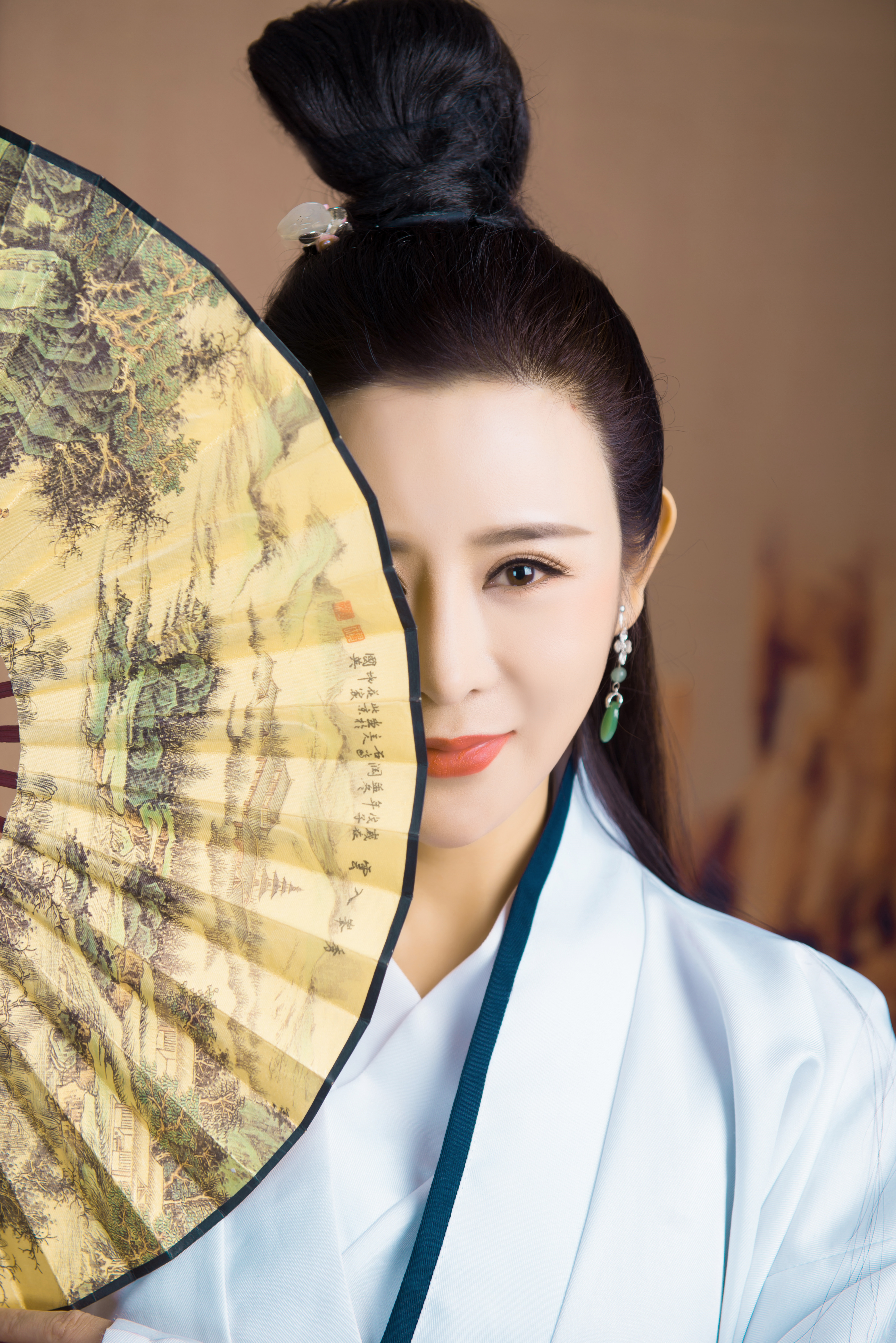  p>肖雨蒙,1982年5月26日出生于山东省临沂市平邑县,中国内地女歌手