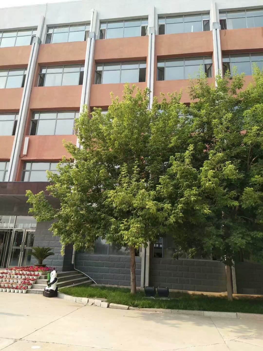 大庆市靓湖学校