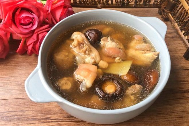 香菇猪蹄汤