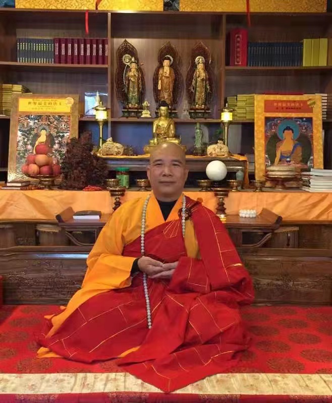 祖籍汕尾市城区红草镇人,汕尾赤石镇大安寺住持,江门市雪峰寺住持